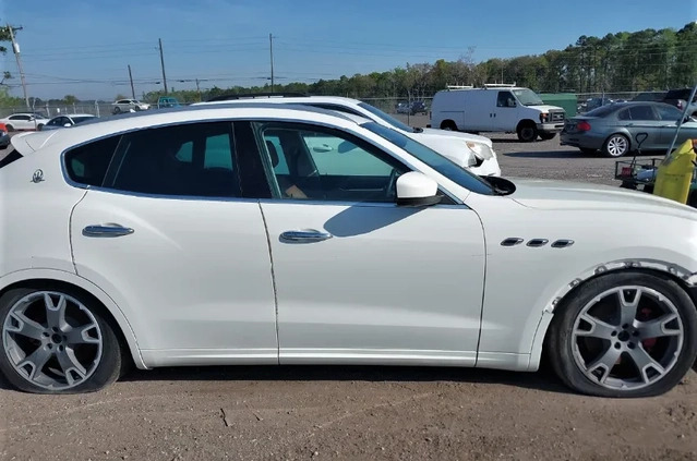 Maserati Levante cena 59900 przebieg: 21958, rok produkcji 2017 z Szczyrk małe 92